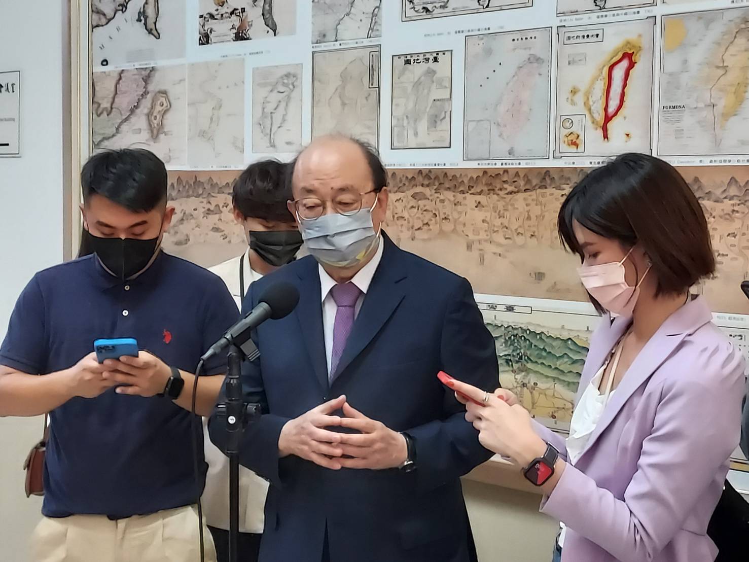 民進黨團總召柯建銘呼籲高虹安好好面對論文爭議，資策會不會陪葬。（圖：劉玉秋 攝）