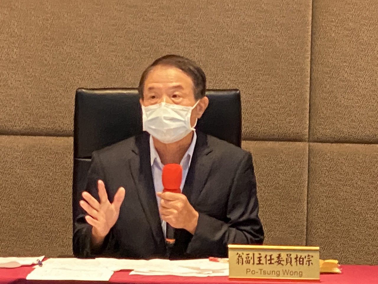 NCC發言人翁柏宗2日表示，趙少康是否違法，須先釐清所謂「選戰操盤手」是否符合「政黨黨務工作人員」的定義。(吳琍君 攝)