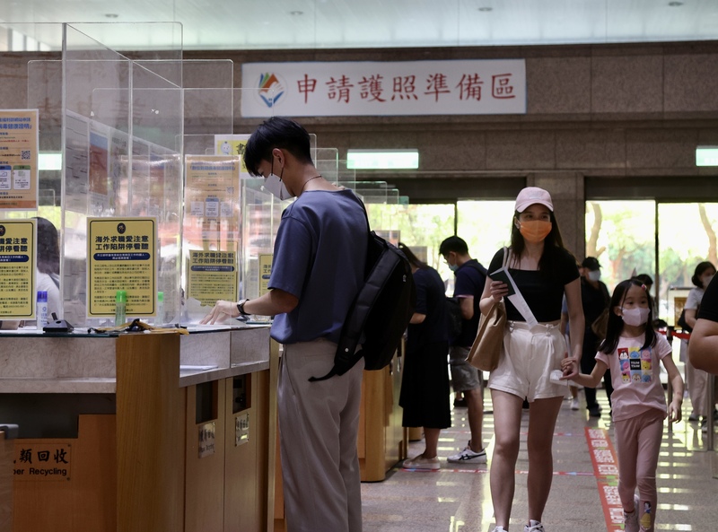 配合開放邊境管制措施，外交部29日表示，開放非免簽證國家入境，並全面恢復簽證便捷措施與正常簽證辦理流程。(圖：中央社)