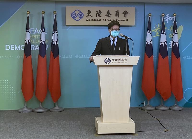 總統蔡英文提出兩岸互不隸屬，對於政府如何看待「大陸地區」，陸委會發言人邱垂正29日在例行記者會上說，政府的兩岸政策一貫而堅定，依據中華民國憲法、兩岸人民關係條例與相關法令處理兩岸事務。(圖：中央社)