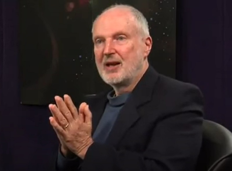 格雷厄姆 • 富勒(Graham E. Fuller)認為，伊斯蘭教不是影響東西方關係的主要因素或次要因素。(圖擷自YouTube)