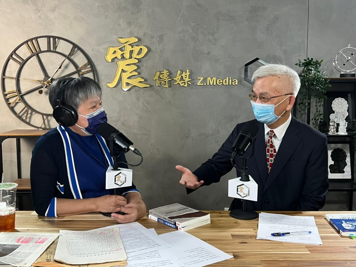 發行新書推論蔣萬安父親蔣孝嚴的生父為郭禮伯的媒體人黃清龍29日接受震傳媒專訪，再度探討蔣家身世之謎。（圖：新聞不芹菜提供）