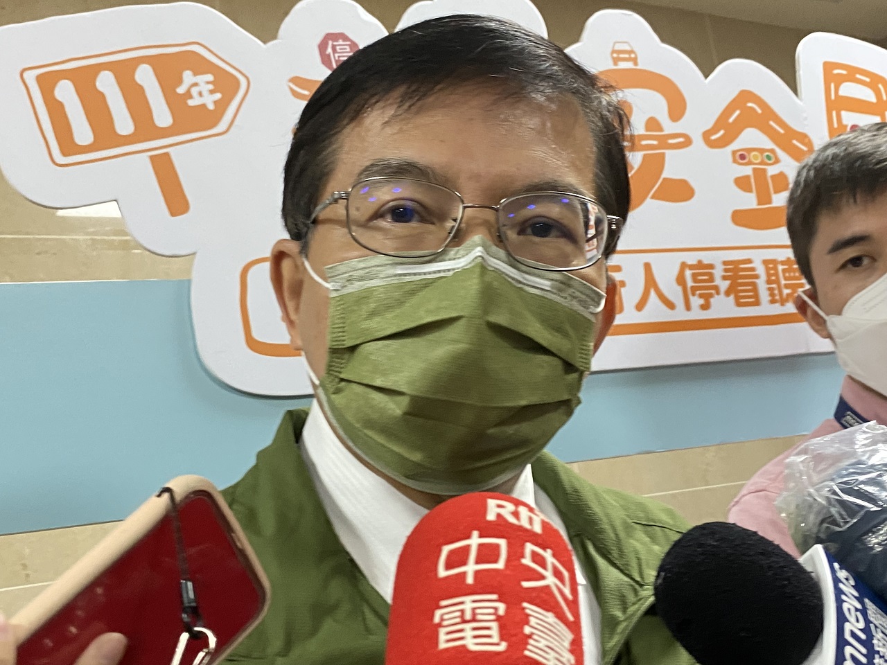 面對1013國門開，交通部長王國材29日受訪說明交通部兩大解封、兩大退場。(吳琍君 攝)