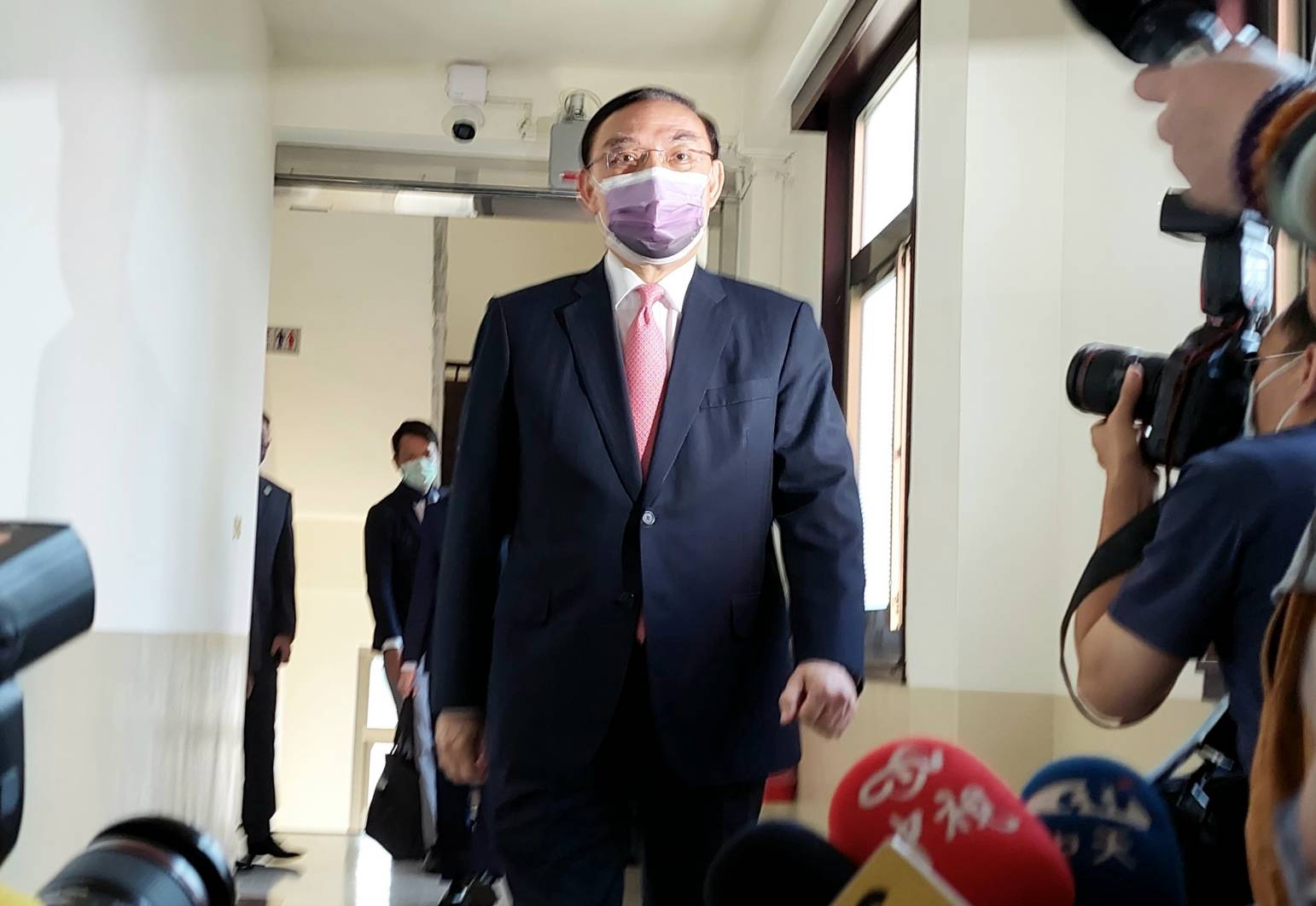 法務部長蔡清祥29日到立法院司法法制委員會報告如何因應及防範員警因犯罪案件犧牲。(歐陽夢萍 攝)