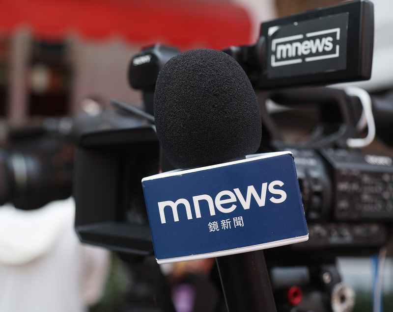 停止鏡電視調閱小組又生爭議，在野黨挾人數優勢通過確認。圖為鏡新聞麥克風、攝影機。 (圖：中央社)