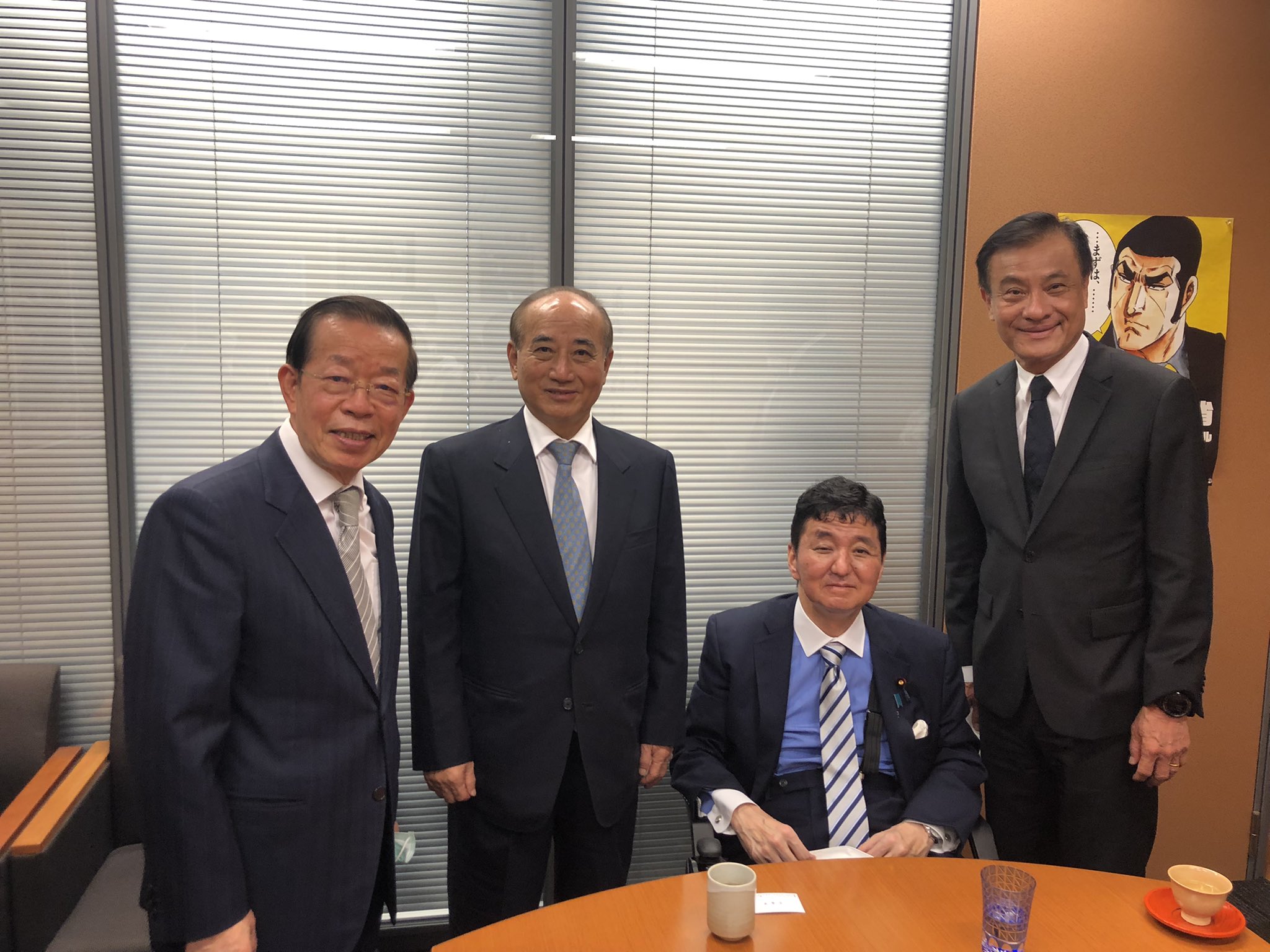 台灣弔唁團出席安倍國葬 岸信夫推特上傳合照。(推特)