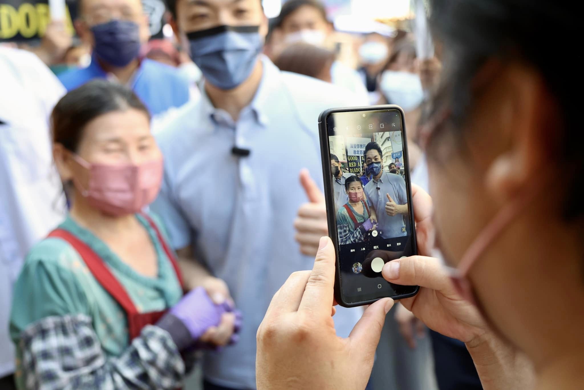 國民黨台北市長參選人蔣萬安前往中山區拜票。(臉書)