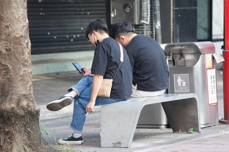 勞動部今天(24日)公布最新減班休息(俗稱無薪假)統計，實施家數較上期增加126家，人數增加1,360人；其中製造業因訂單下滑而新增了845人。示意圖。(圖：中央社)