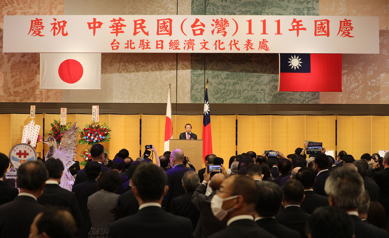 駐日代表處5日在東京舉辦國慶酒會，駐日代表謝長廷致詞時表示，台灣一旦被中國武力統一，美日都危險。他呼籲台日在相互防衛上應具體合作。 (圖：中央社)