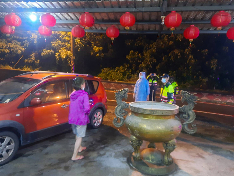 受東北季風影響，花蓮縣秀林鄉山區出現明顯雨勢，秀林鄉公所7日晚間宣布，和平村8日停班課，且和平村等5村晚間實施強制性撤離。（秀林鄉公所提供） (圖：中央社)