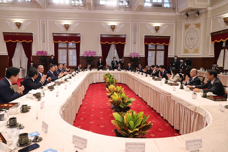 蔡英文總統10日中午午宴「中華民國國慶日本國會議員祝賀團」。(總統府提供)