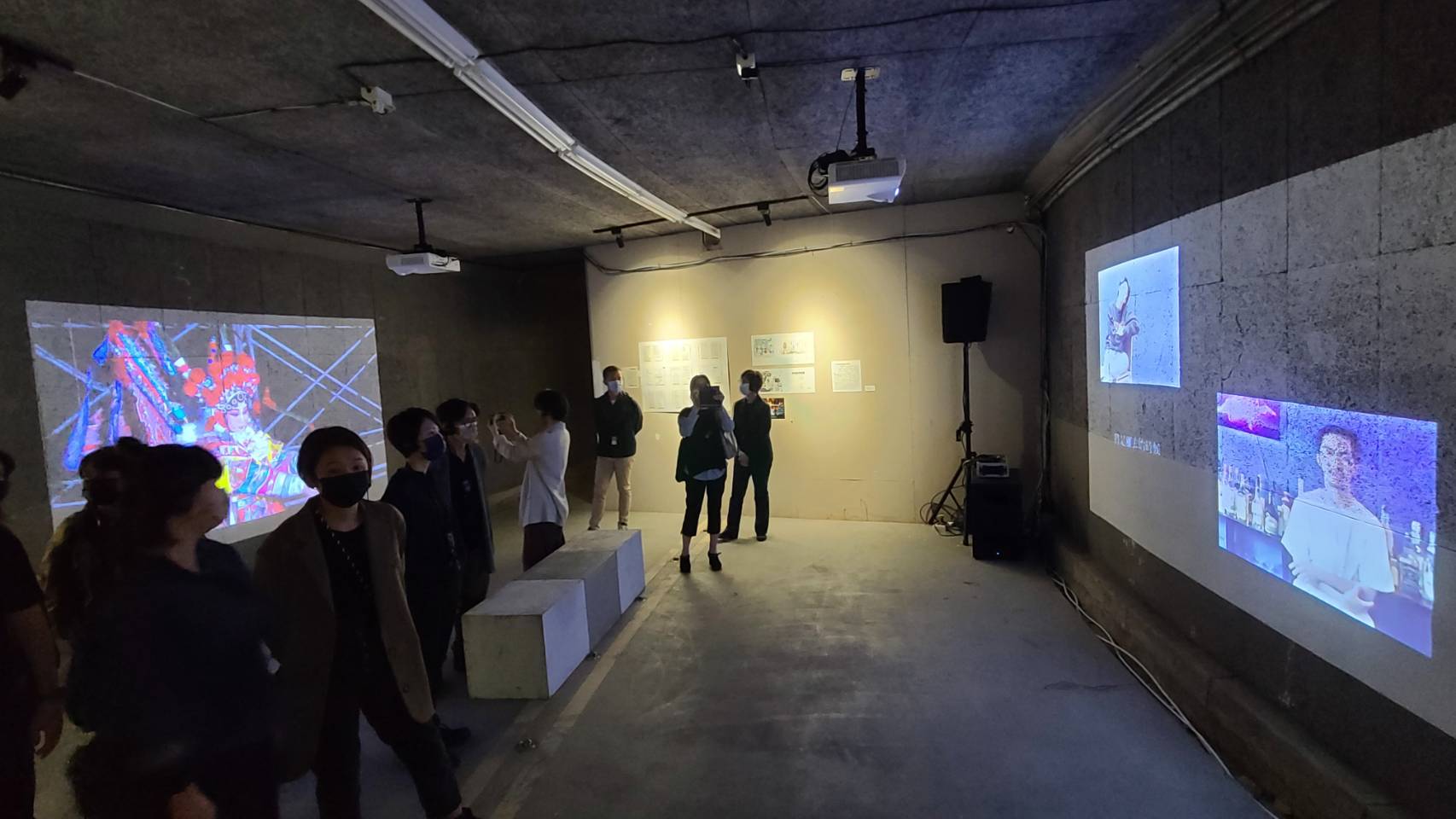 兩廳院35週年，利用兩廳院愛國東路側的地下廢棄車道打造為《平行劇場－軌跡與重影的廳院35》文件檔案特展，帶領觀眾以當代的視角重新閱讀這些文史檔案背後所反映的時代議題。(江昭倫 攝)