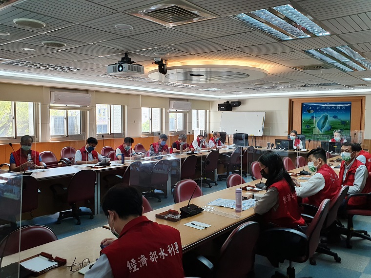 水利署長賴建信14日下午召開視訊會議，要求各單位在迎風面地區加強防災整備；北部水庫多為高水位，應落實水量調控作業。(圖:水利署)