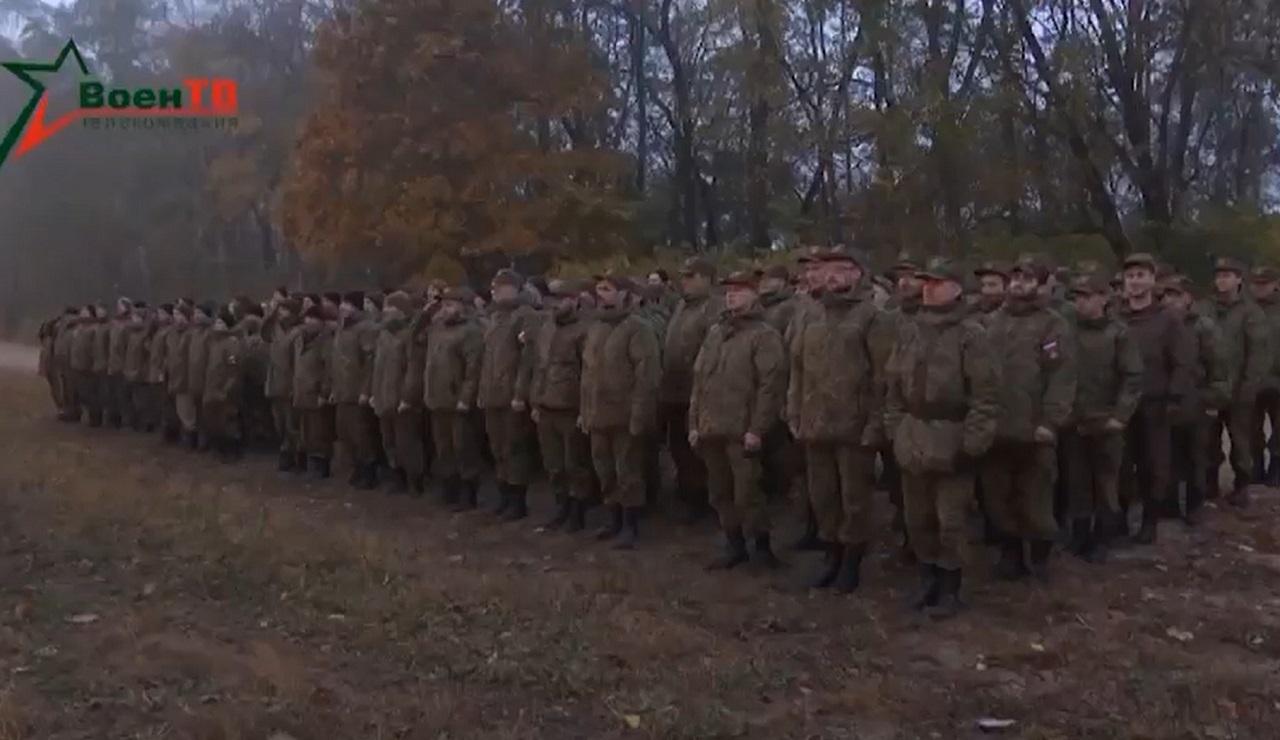 與白俄羅斯軍隊組成新聯合部隊的首批俄羅斯士兵已抵達白俄。(圖擷自推特)