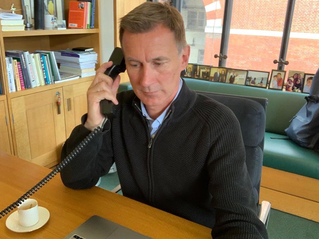 英國新任財政大臣韓特(Jeremy Hunt)17日告訴保守黨議員，在他做出「艱難的決定」時，首相特拉斯(Liz Truss)完全支持他。(圖:Jeremy Hunt臉書)