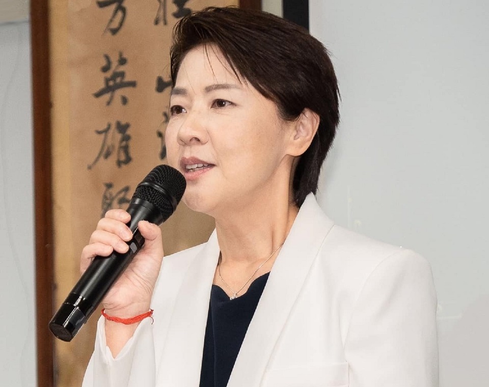 無黨籍台北市長候選人黃珊珊表示，台電一遇到居民反彈，便縮回去什麼都不做，感覺台電根本就不急。(圖：黃珊珊臉書)