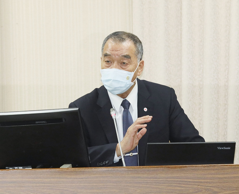 國防部長邱國正7日在立法院受訪表示，義務役役期延長方案仍將維持計畫在今年底前正式公布，因為如果拖到明年才公布，實施日期又要往後延一年。(圖：中央社)