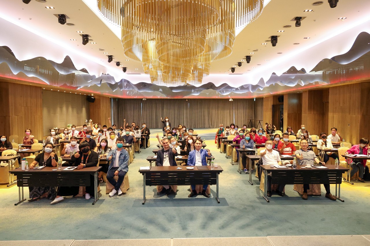 「全球嘉義論壇 （Global ChiaYi Dialogue, GCD）」邀請包含比利時、烏克蘭等國際人士舉辦研討會，吸引在地學子踴躍參與。圖：台灣世代基金會