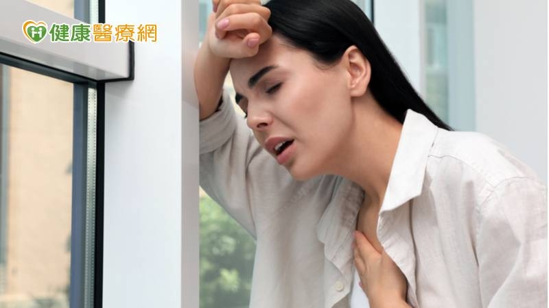 大多數患者染疫前都屬於健康族群，無慢性病史，但染疫之後出現突發或持續性心跳加速，有些人還伴隨有疲倦、頭痛、胸悶等現象。(圖：健康醫療網 提供)