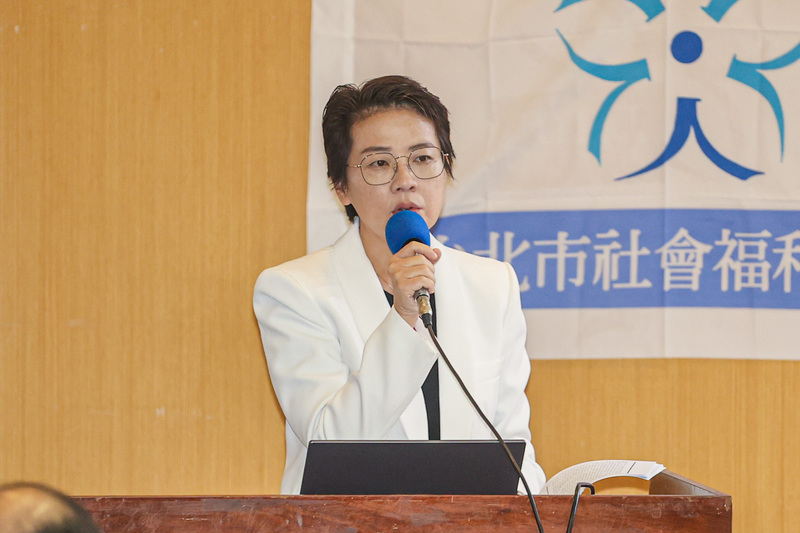 無黨籍台北市長候選人黃珊珊26日出席「民間版社會福利政策白皮書」發表會，提出長者福利、青年成家、托育及婦女政策等政見回應。(圖:中央社)