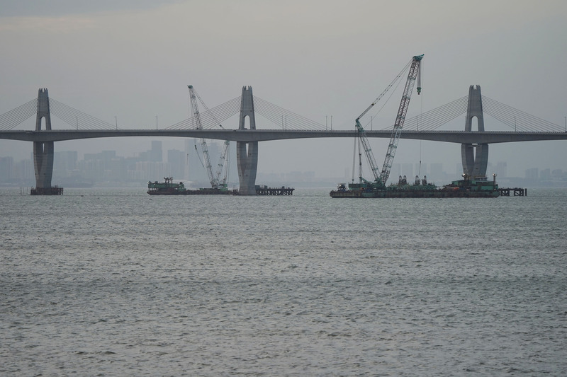 全長約5.4公里的金門大橋計畫在2010年就核定，今年終於宣告完工，預計30日開放通車。圖為金門大橋111年10月20日施工情形。(圖：中央社)
