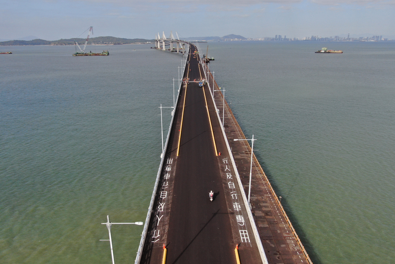 才通車3天的金門大橋1日因風太大實施交通管制。(圖：中央社)