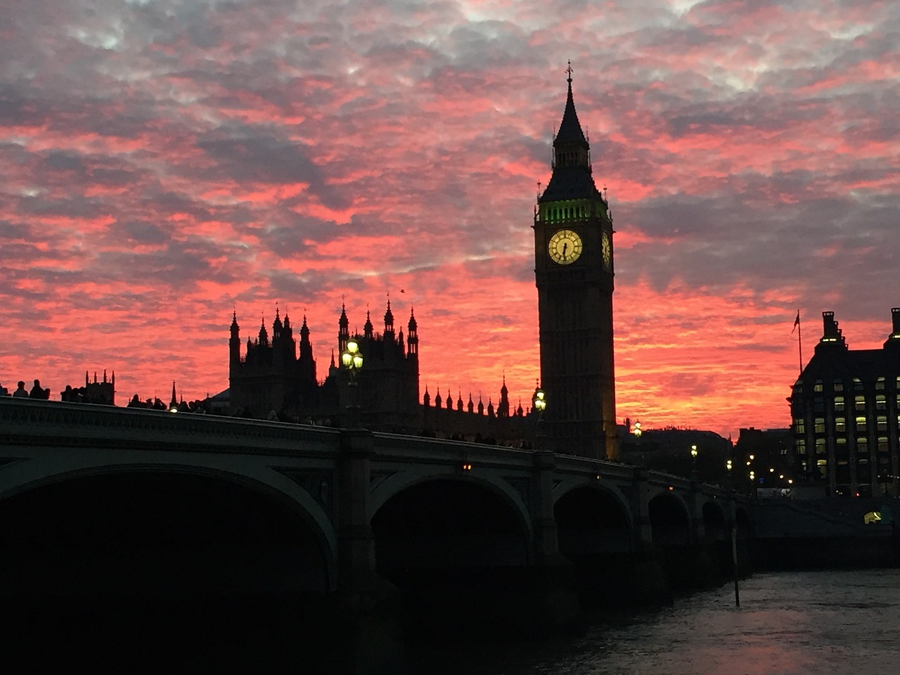 「長久危機」(permacrisis)獲選為2022英國年度詞彙。(圖：Pixabay)