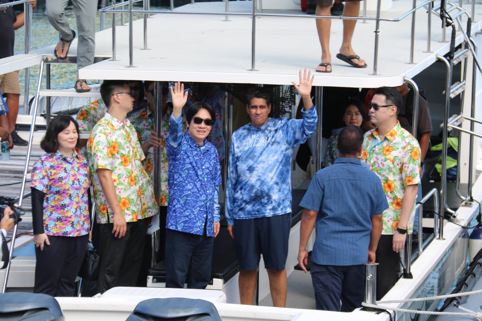 副總統賴清德2日上午在帛琉總統惠恕仁陪同下，搭遊艇至知名景點洛克群島參觀。(歐陽夢萍 攝)