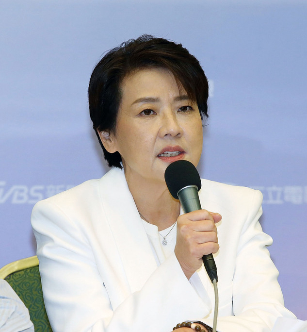 無黨籍台北市長參選人黃珊珊5日下午出席台北市長選舉辯論會後記者會。 (圖：中央社)