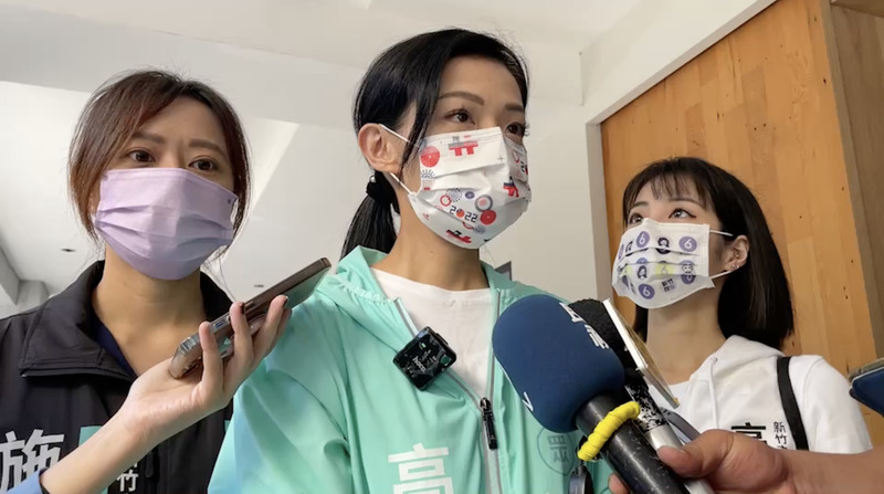 民眾黨新竹市長候選人高虹安( 中）。（高虹安競選團隊提供）(資料照片/中央社)