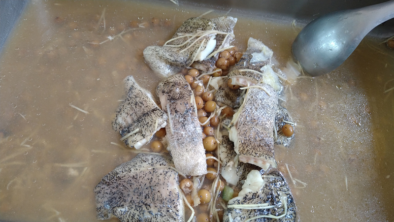 圖為嘉義縣朴子市大同國小營養午餐的清蒸石斑魚。(資料照片/中央社)