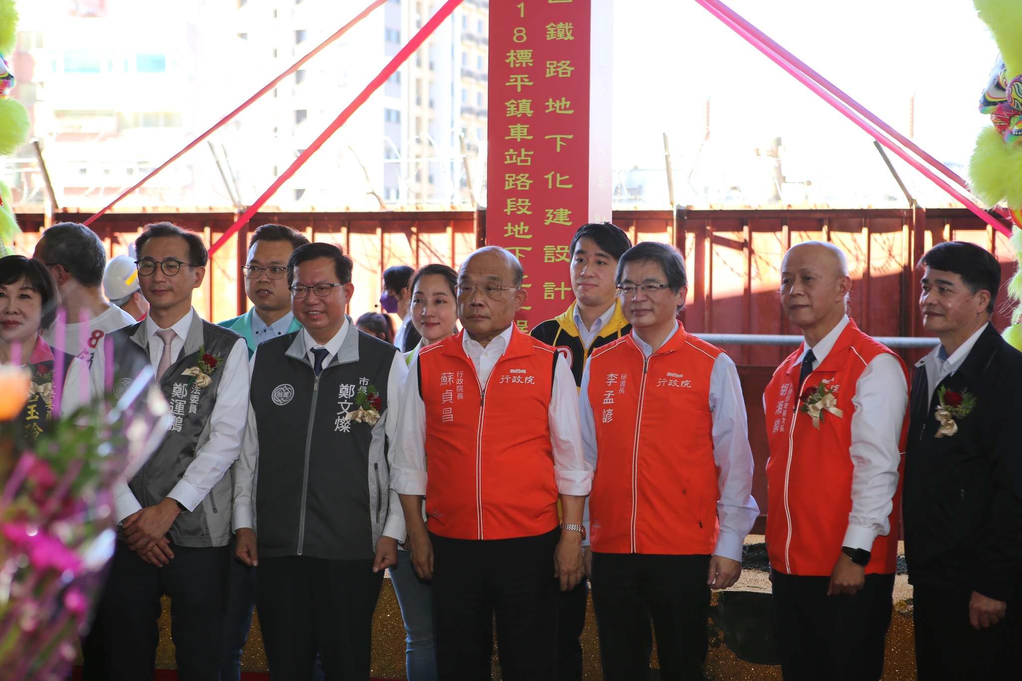 行政院長蘇貞昌今天(9日)出席桃園鐵路地下化平鎮車站路段地下化開工動土典禮。（鐵道局提供）