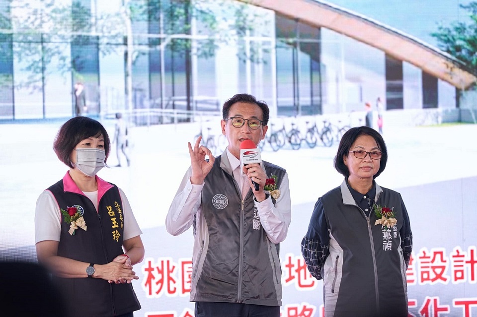 民進黨桃園市長候選人鄭運鵬9日出席桃園鐵路地下化建設計畫平鎮車站路段的開工動土祈福典禮。(圖：鄭運鵬臉書)