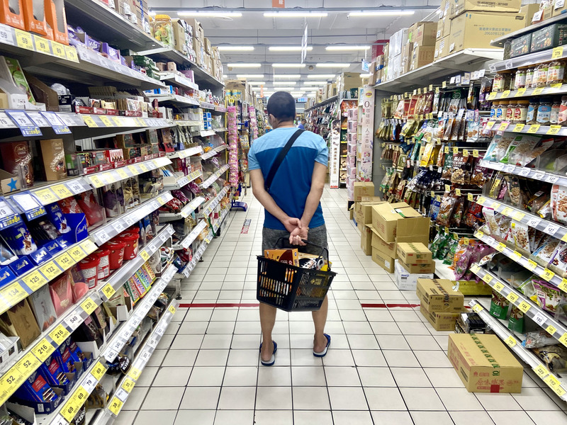 11月消費者物價總指數(CPI)，較上月跌0.15%，較去年同月上漲2.35％。(圖：中央社)