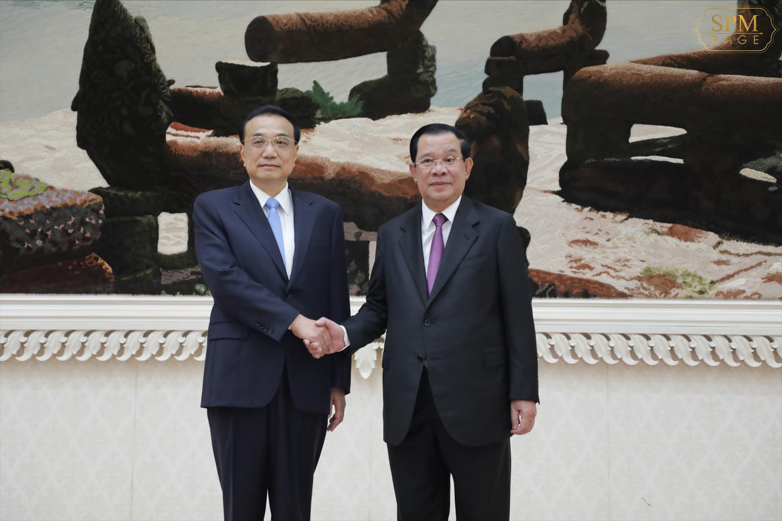 中國國務院總理李克強8日至11日訪問柬埔寨並與柬國總理洪森（Hun Sen）就雙邊關係及共同關心的國際和地區問題深入交換意見。(圖:取自洪森臉書)