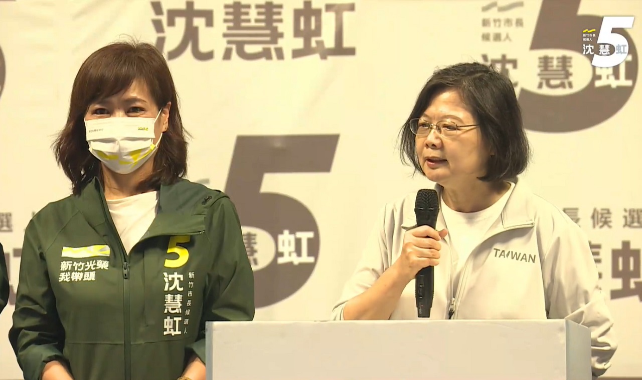 兼任民進黨主席的蔡英文總統12日替新竹市長候選人沈慧虹催票。(圖擷自沈慧虹臉書)