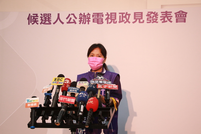 台中市第4屆市長選舉公辦電視政見發表會15日晚間登場，無黨籍候選人陳美妃表示，不想當紙上談兵的市長，想要當真正建設的市長，提出突破性的市政計畫。(圖:中央社)