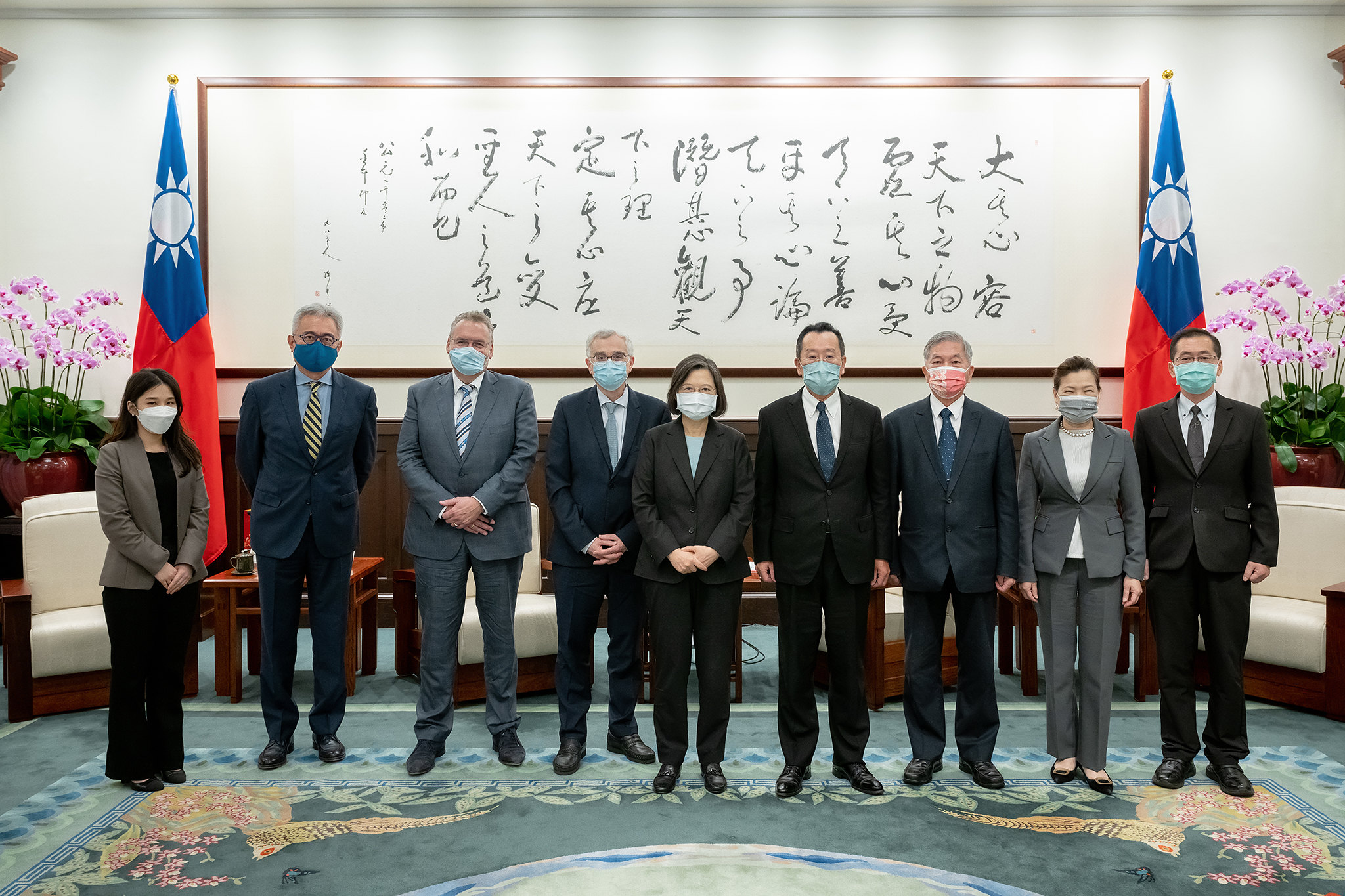 荷商艾司摩爾(ASML)執行副總裁兼首席營運長施奈德15日會見蔡英文總統，施奈德透露將加碼投資台灣。(圖:總統府Flickr)