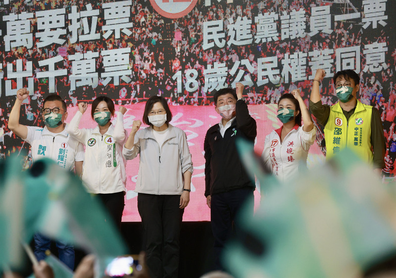 選前之夜蔡英文鎮守北台灣 連趕桃園雙北三地造勢 (圖：中央社／資料照)
