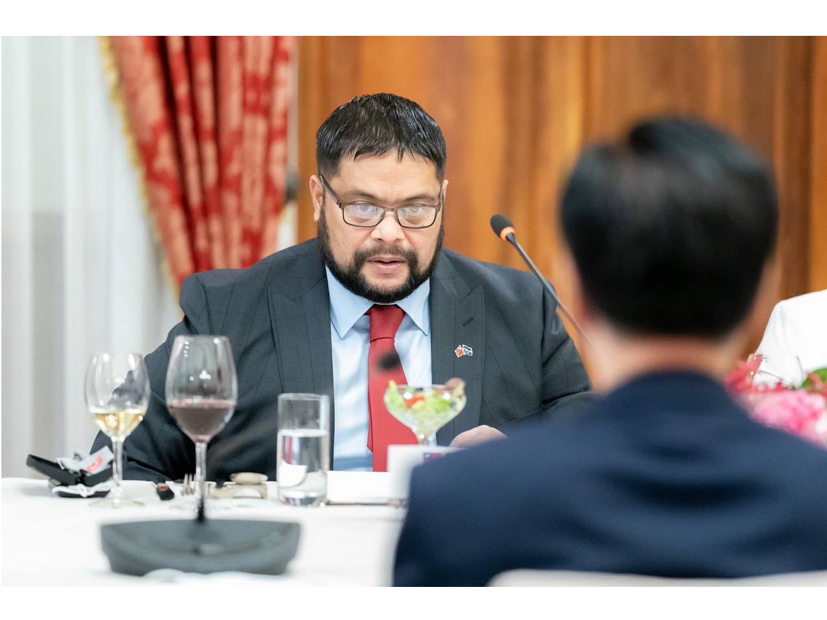 友邦諾魯總統昆洛斯(Russ Joseph Kun)15日與我簽署重申外交關係聯合公報後表示，諾魯將持續與台灣站在一起 (外交部提供)