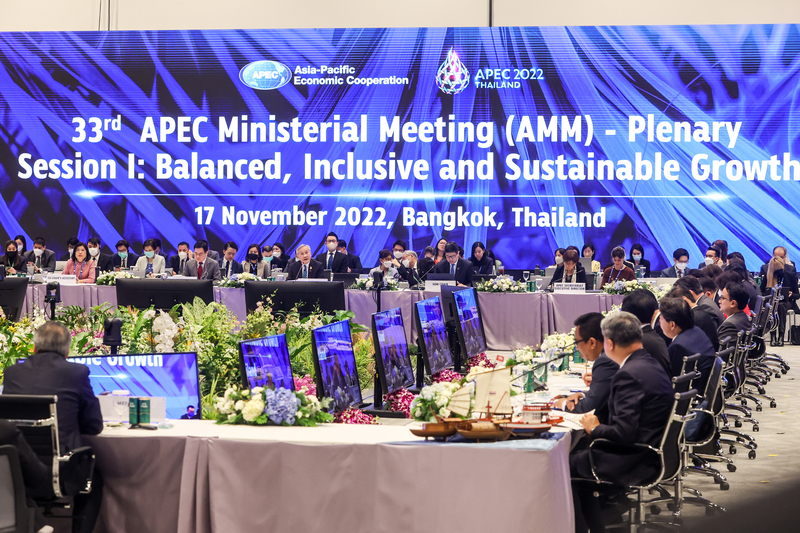 由泰國擔任主辦方的亞太經濟合作會議（APEC）部長級年會17日在曼谷登場，各國部長級代表齊聚與會交流。 (圖：中央社)
