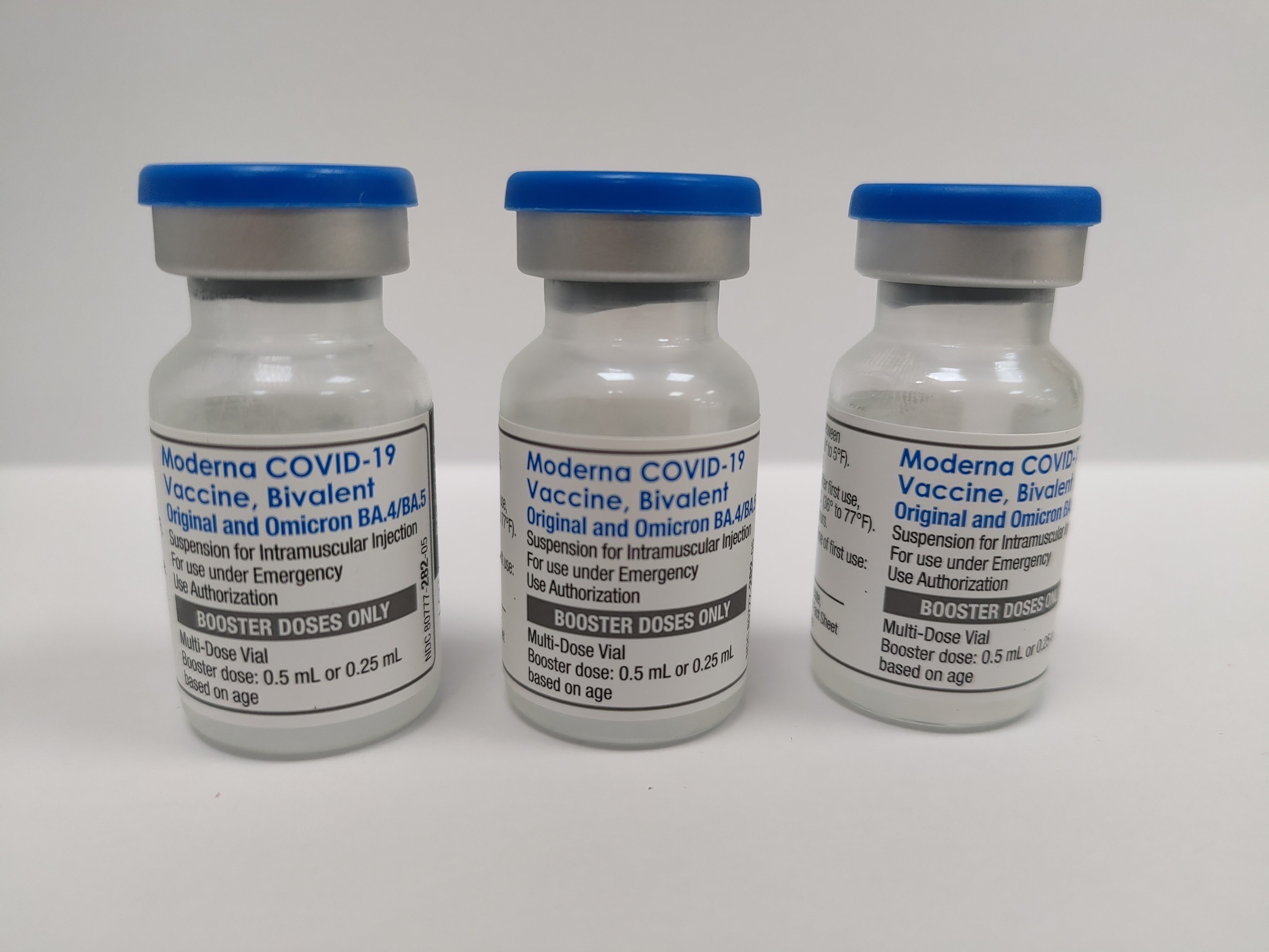 指揮中心13日表示，建議年滿6個月至未滿6歲，已完成莫德納疫苗基礎劑接種的幼兒，可以莫德納雙價BA.4/5次世代疫苗作為追加劑接種使用。(資料照/長庚醫院提供)