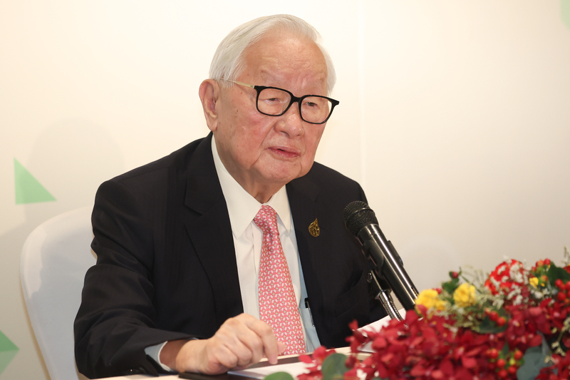 2022亞太經濟合作會議(APEC)領袖峰會19日在泰國曼谷順利落幕，台灣領袖代表張忠謀表示，美國副總統賀錦麗(Kamala Harris)對他重申美國幫助台灣的決心。 (圖：中央社)