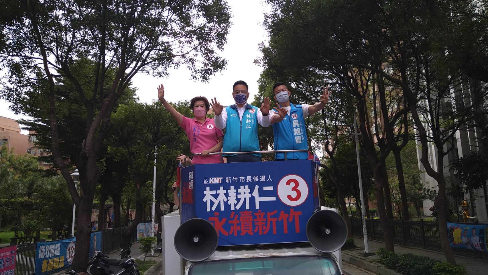 國民黨新竹市長候選人林耕仁19日一早大車掃；下午更將與黨主席朱立倫、前高雄市長韓國瑜合體。（林耕仁競辦提供）