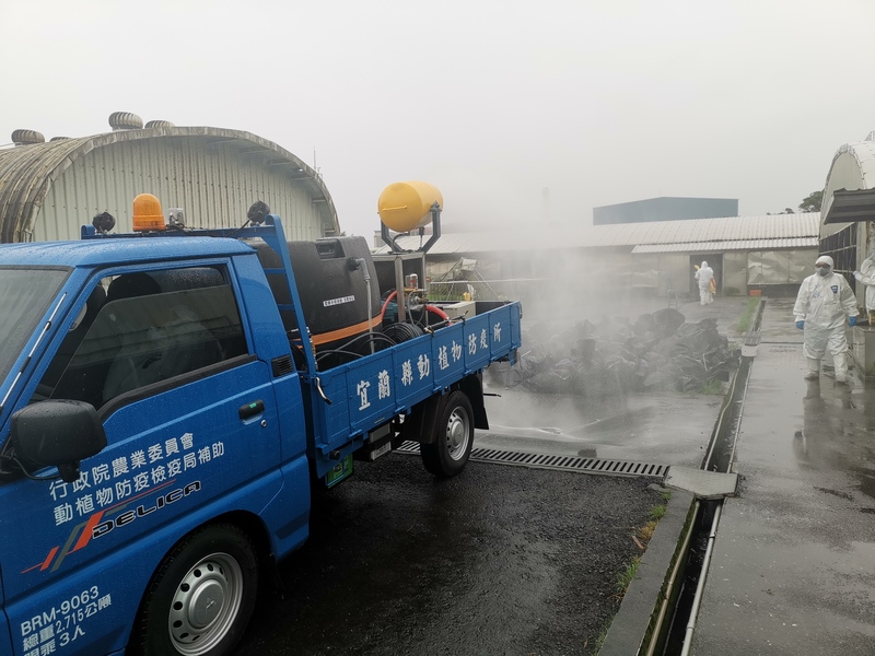 宜蘭縣動植物防疫所表示，五結鄉一處種鴨場日前陸續有鴨隻不明死亡，經採樣送驗後為新型H5N1亞型高病原性禽流感病毒引起，20日撲殺銷毀5010隻種鴨，並完成場區清消。（宜蘭縣動植物防疫所提供） (圖：中央社)
