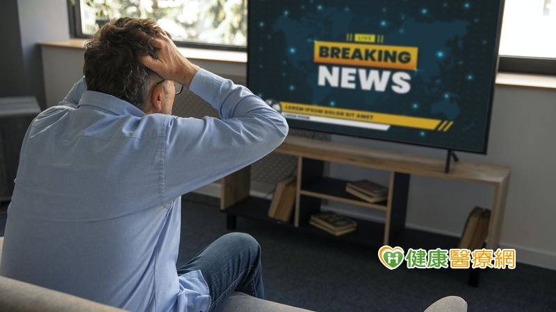 對於已有新聞成癮現象的閱聽大眾而言，建議選擇暫時不去收視新聞，尋求專業協助擬定改善此症狀較佳的方式，如果需汲取新聞，或許改由平面媒體像是報紙，儘量不收看電子媒體，可能是比較有效的策略。(圖：健康醫療網 提供)