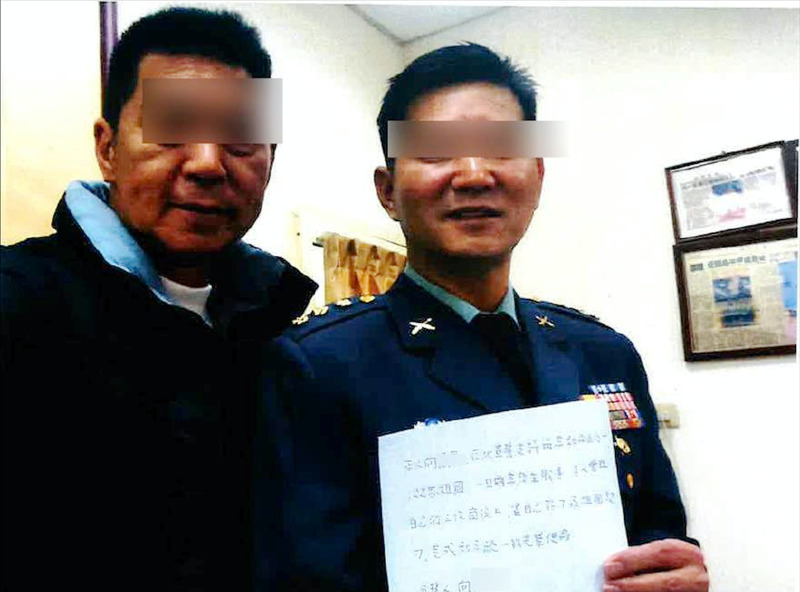 邵維強（左）涉共諜案，金門地院4日依違反國安法、銀行法判15年，沒收犯罪所得。(圖：中央社)