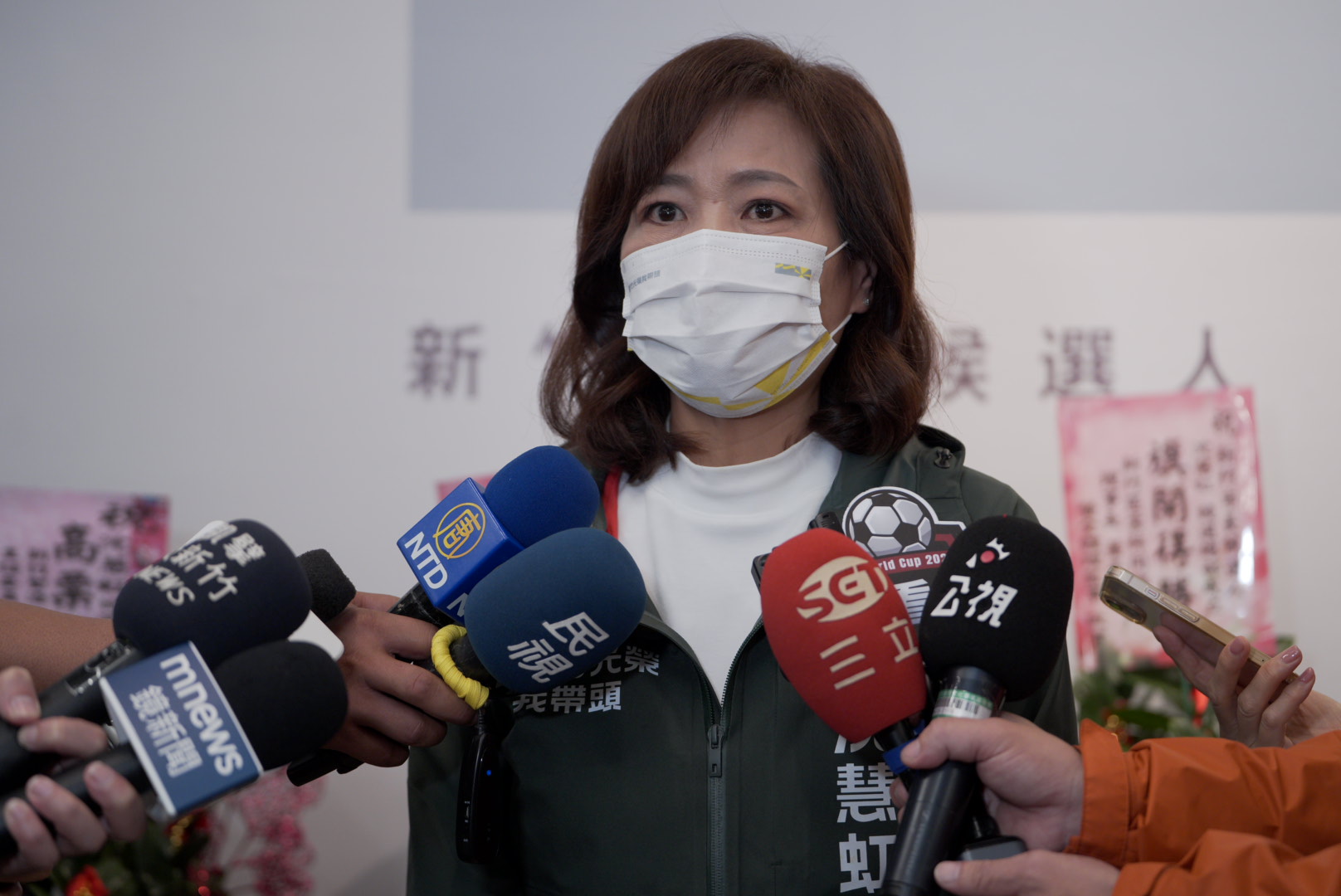 民進黨新竹市長候選人沈慧虹團隊今日委由律師遞狀提告前縣長范振宗。(沈慧虹競選辦公室提供)