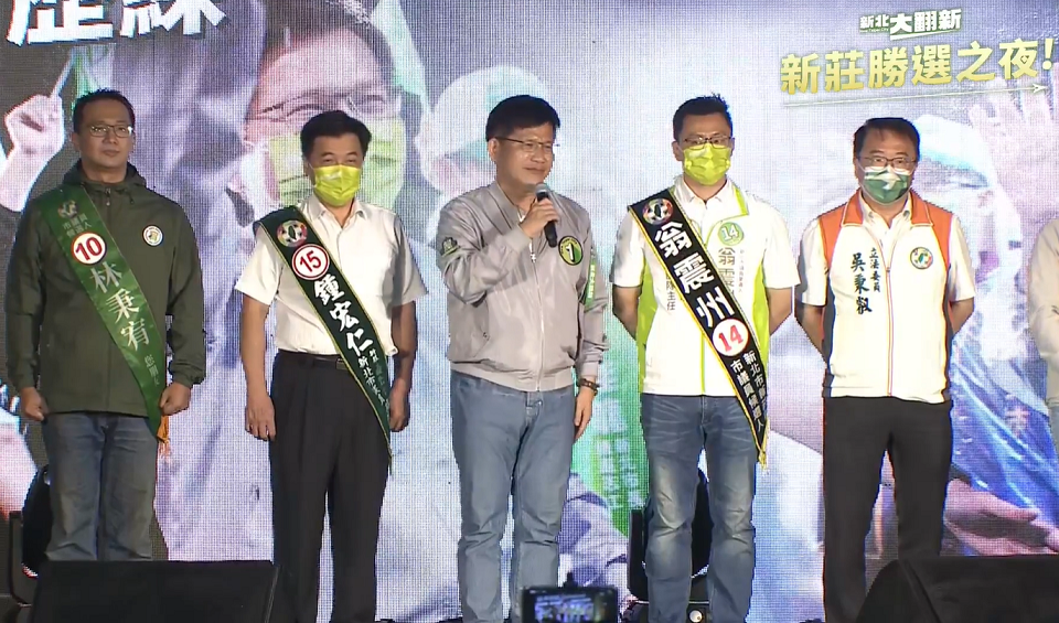 民進黨新北市長候選人林佳龍24日晚間在新莊舉辦造勢活動，呼籲選民「出來投票就會贏」。(圖擷自林佳龍臉書)