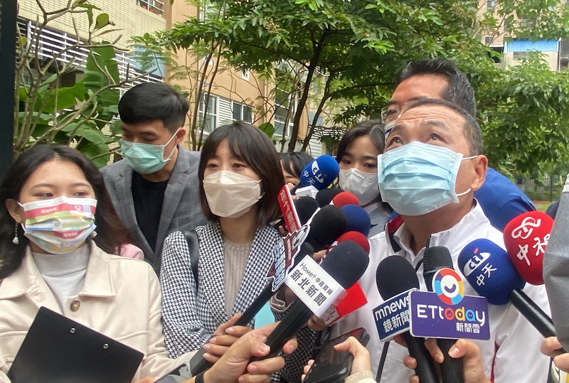 新北市長侯友宜（前右） (圖：中央社／資料照)